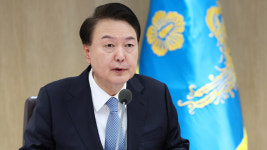 尹, 설 앞두고 미등록 경로당 찾아 난방비·양곡비 우선 지원