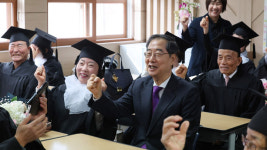 韓총리, 만학 어르신 위한 평생교육시설 무상급식 대폭 확대