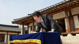 尹, 육영수 여사 생가 방문…현직 대통령으론 처음