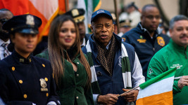 뉴욕시장에 성범죄 피해 주장 여성, 소장 공개…애덤스 "사실무근"