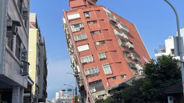 대만 강진 최소 7명 사망, 700여 명 부상…갇힌 77명 구조 중