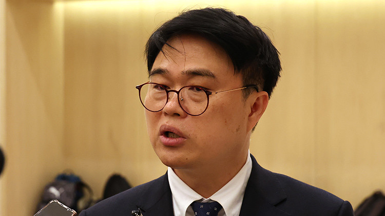 의사협회 새 회장 김택우 대통령 정책 중단해야 선언