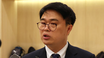 의사협회 새 회장 김택우 대통령 정책 중단해야 선언