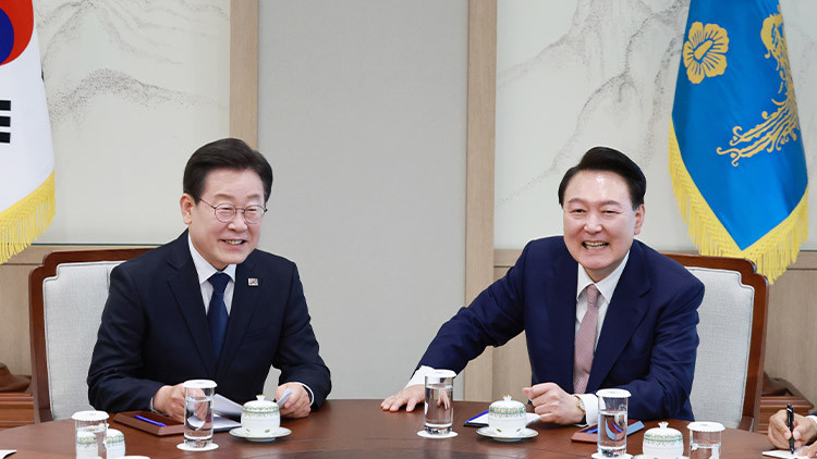 이재명 대통령, 김문수 후보에게 전화로 안부 물었다
