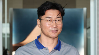 축구대표팀 등장에 공항 '들썩'…김도훈 감독 