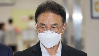 '강제추행' 김명곤 전 장관 1심 징역형 집행유예