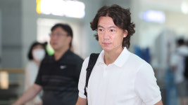 '정식 사령탑' 홍명보, 유럽 출국…코치 후보군 면접