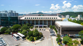 회식 자리서 여직원에게 술 뱉어…통영 공무원 직위해제