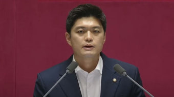 與 김용태, 필리버스터 최장기록 경신…'12시간 57분' 넘겨 '방송4법' 반대토론