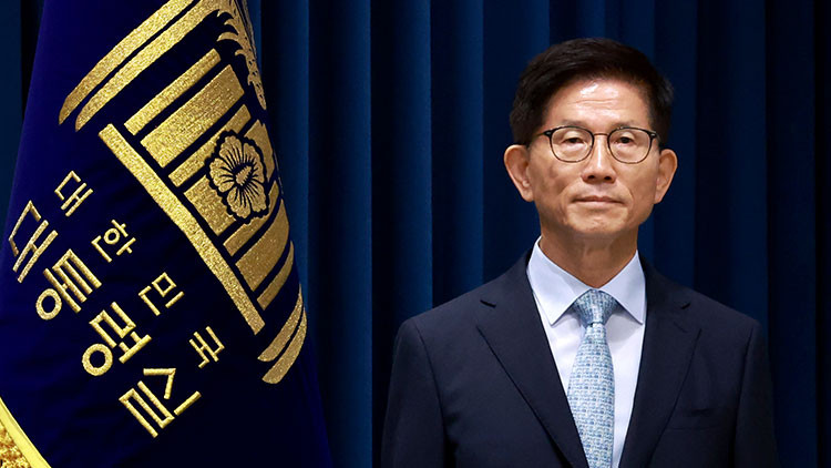 김문수 장관, 영원한 재야 장기표 원장에 국민훈장 추서