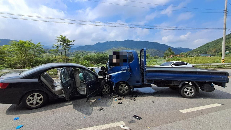 충북 제천 덕산면서 차량 충돌로 60대 2명 사망, 2명 심정지