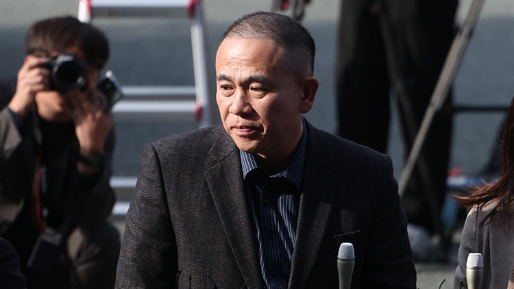 명태균씨, 공천개입 의혹으로 검찰 출석…1원도 받은 적 없다