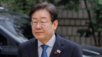 이재명, 대장동 재판 3주만에 출석…'위증교사 검찰 항소'엔 묵묵부답