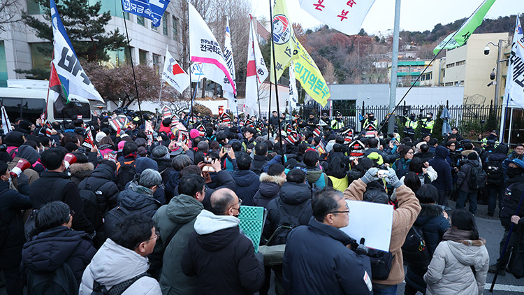 민주노총 집회로 체포된 5명...대통령 관저 앞서 폭행 사건 발생