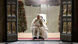 막 오른 2025년 희년…교황, 성베드로 대성전 성문 개방