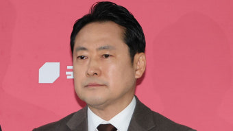 與 장동혁 