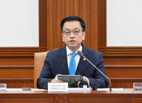 최상목 통상 위기에 기업 신속 지원…전기차 보조금 확대·추경 곧 발표