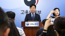 노동장관, 산재사망자 OECD평균으로 줄이는데 “직 걸겠다”