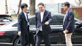 '뇌물 수수' 김병기, 경찰 4차 출석…