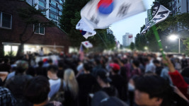 잠실7동 투표소 봉쇄에 2천명 투표분 묶여…밤샘 시위에 경찰 470명 투입
