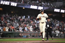 이정후 시즌 9호포 '쾅'…MLB 한 시즌 최다 홈런, 타율도 3할 복귀