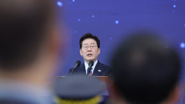 李 대통령 지지율 44%…'잘못하고 있다' 46%로 앞서