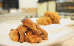 오븐구이 치킨은 건강하다? 제조과정 지켜보니 ‘충격적’