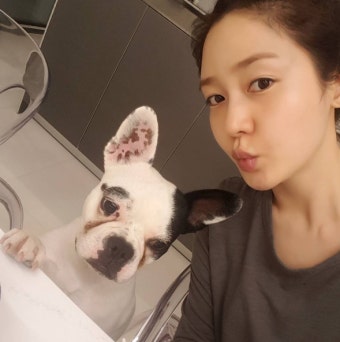 성유리, 반려견 뿌잉이와 함께 찍은 무결점 셀카 공개