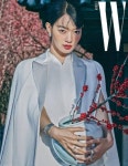 더블유옴므단한복() | 신민아, 한옥에서 풍기는 신비로운 매력…화보 공개