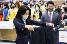김건희 여사, 4개월만에 공개 일정…적십자사 바자 참석