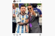 손흥민에게 고기 먹여주던 그 셰프…FIFA “시상식 의혹 조사 중”