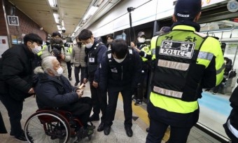 전장연, 19일까지 지하철 탑승 중단…“오세훈 면담 요청”