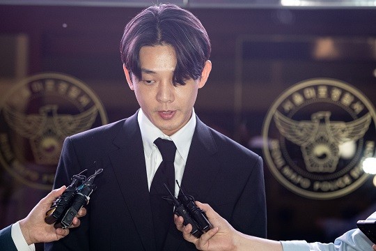 지귀연 판사, 윤석열 대통령 구속 취소 결정에 논란과 호응