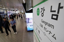 장난·량차이 대신 ‘강남·양재역’…중국어 도착방송 우리말로