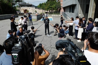 유인촌 장관후보, 자전거 타고 출근