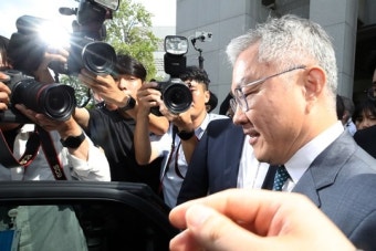 ‘조국 아들 인턴확인서’ 최강욱, 의원직 상실…징역형 집유 확정
