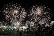 세계불꽃축제 100만 명 운집…도로 통제·무정차 운행