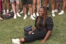 클럽 삼킨 나무, 갤러리 다리 사이에 공…그린 위 진기명기