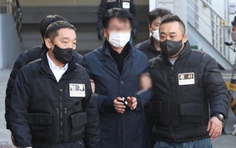 ‘이재명 급습’ 피의자 영장실질심사 출석…“변명문 제출”