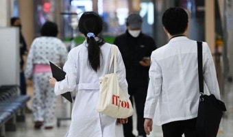 복지부 “100개 병원 8천816명 전공의 사직…7천813명 결근”