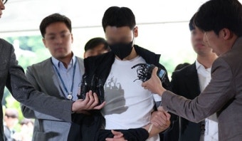 경복궁 담장 낙서 배후 ‘이 팀장’ 구속…“증거인멸·도망 우려”