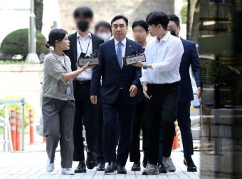 윤관석 전 의원, ‘입법로비’ 혐의 추가 기소