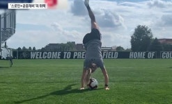 관객 홀린 축구 비밀병기 ‘공중제비 스로인’