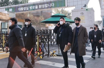 ‘대통령실 압수수색’ 경찰, 경호처와 3시간 넘게 대치