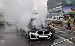 분당 도로서 신호 대기 중이던 BMW 차량 갑자기 화재