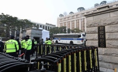 ‘尹 출석’ 헌재 앞 경비 강화…기동대 64개 부대·4천 명 배치