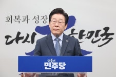 이재명 “당 지지율, 국민 뜻이니 겸허히 수용”