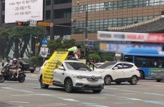 [단독]광화문 사거리서 자해 소동 벌인 50대 남성 체포