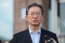사표 낸 정성호 “내 역할 별로 없어…국회에 할 일 많아”