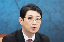 주진우 “암살자(들) 개막작 선정 재고해달라” 싱가포르국제영화제에 항의 서한